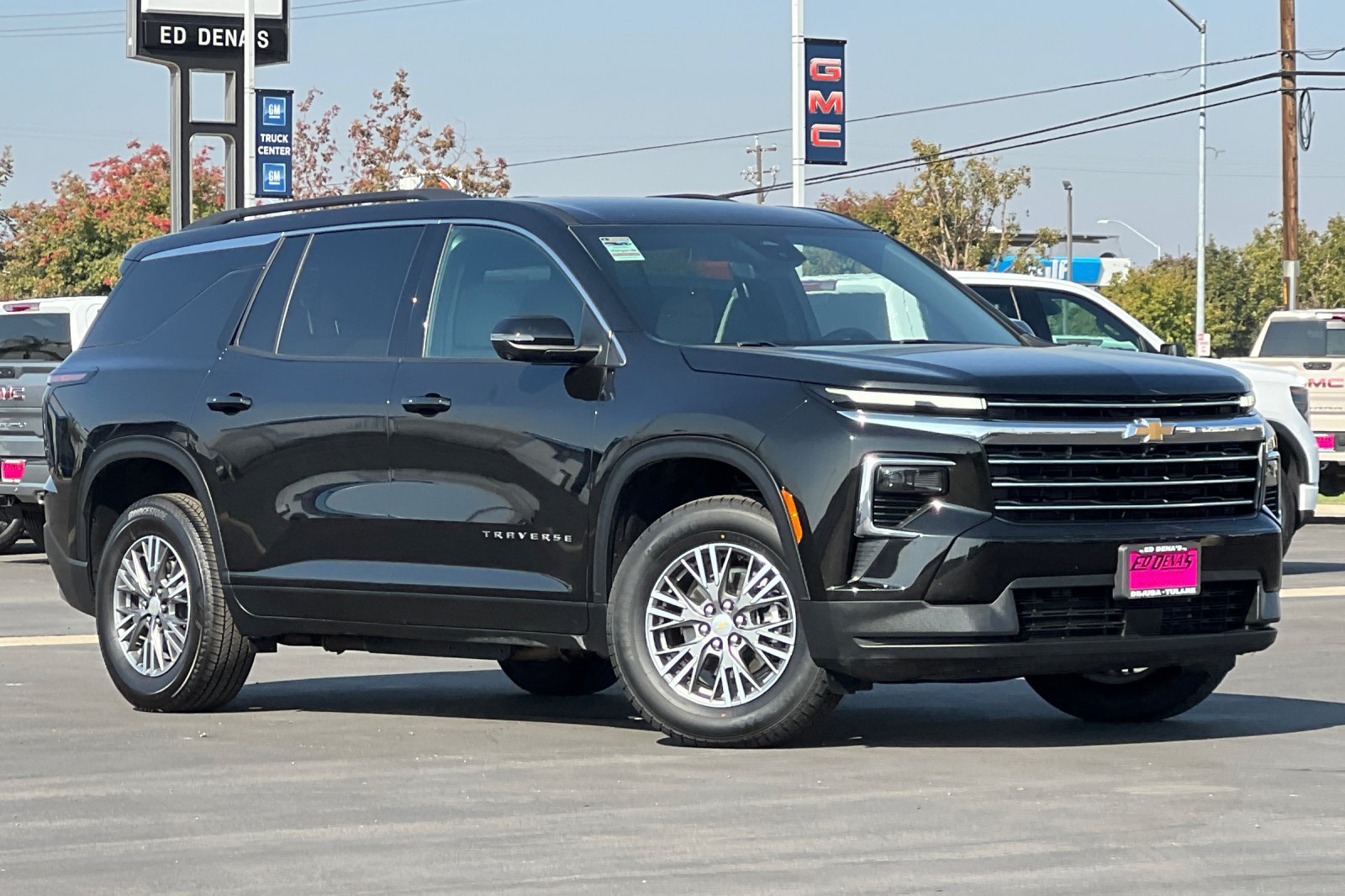Used 2026 Chevrolet Traverse LT w/ Driver Confidence Package FWD image 2