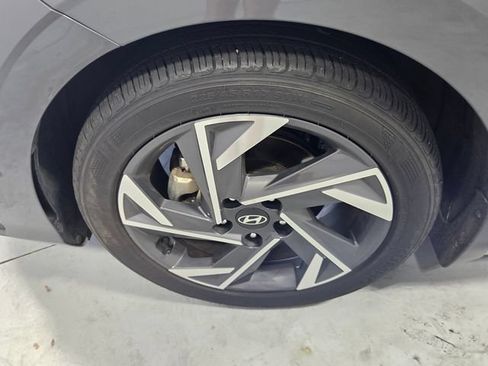 Certified 2025 Hyundai Elantra Sport FWD image 17