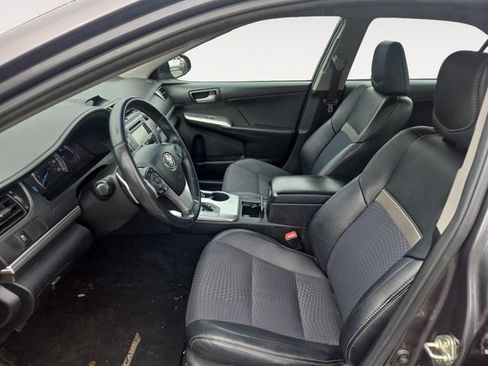 Used 2014 Toyota Camry SE FWD image 9