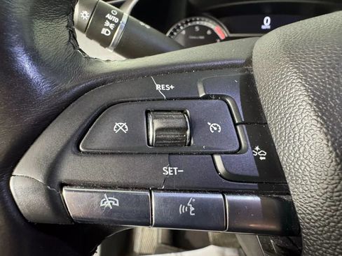 Used 2021 Cadillac XT4 Premium Luxury AWD/4WD image 16