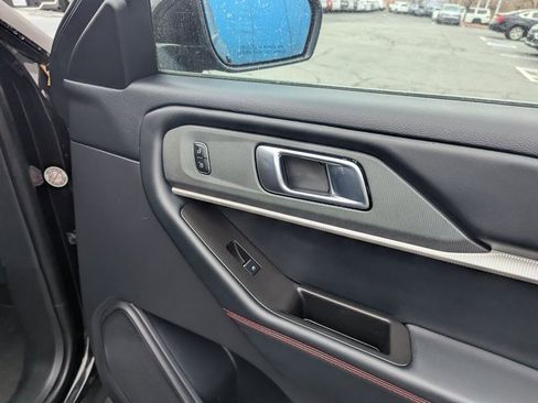 Used 2025 Ford Explorer ST-Line w/ ST-Line Street Pack image 36