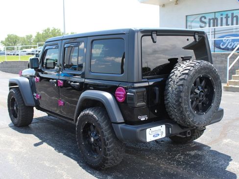 Used 2018 Jeep Wrangler Unlimited Sport S AWD/4WD image 3