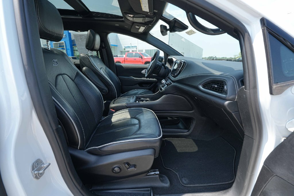 Used 2025 Chrysler Pacifica Limited FWD image 22