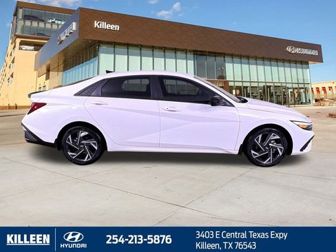 Used 2025 Hyundai Elantra Sport image 10