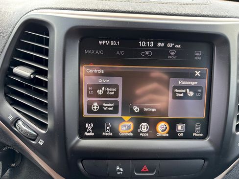 Used 2017 Jeep Cherokee Latitude w/ Safety/Convenience Group AWD/4WD image 20
