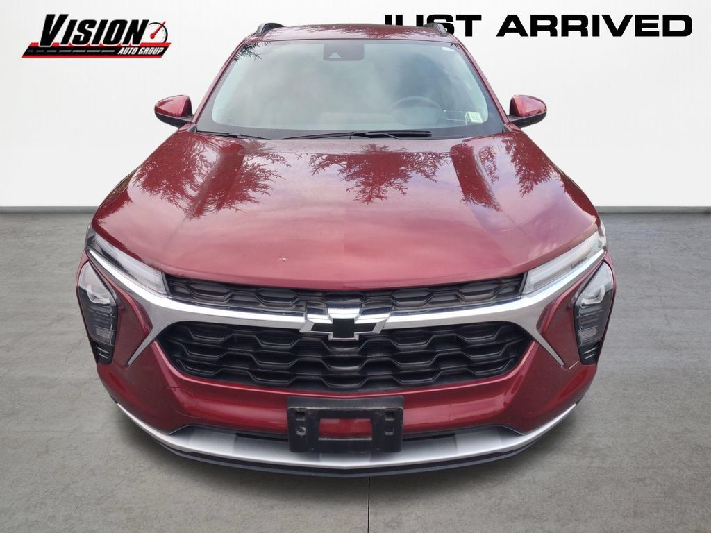Used 2024 Chevrolet Trax LT w/ Driver Confidence Package FWD image 8