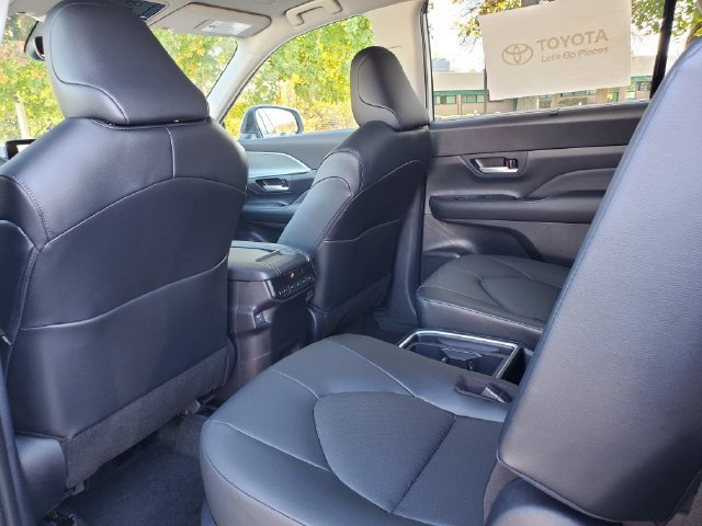 New 2026 Toyota Grand Highlander XLE FWD image 9