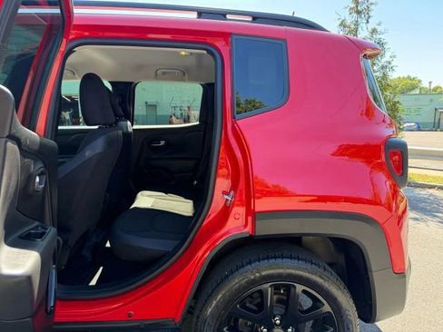 Used 2018 Jeep Renegade Altitude image 21