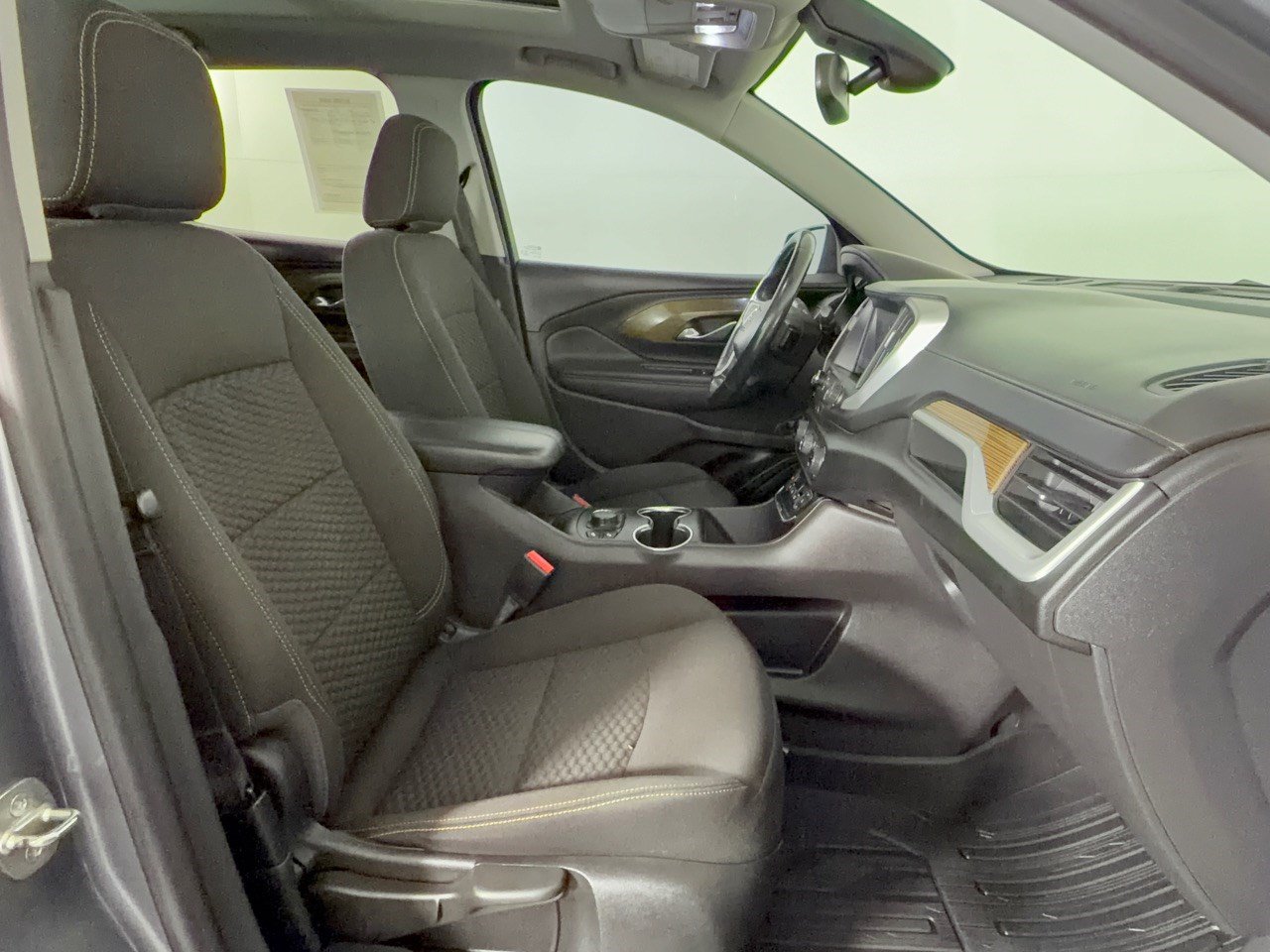 Used 2020 GMC Terrain SLE w/ Driver Convenience Package FWD image 30