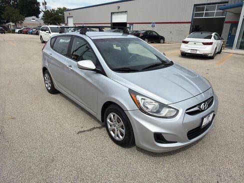 Used 2012 Hyundai Accent GS FWD image 2