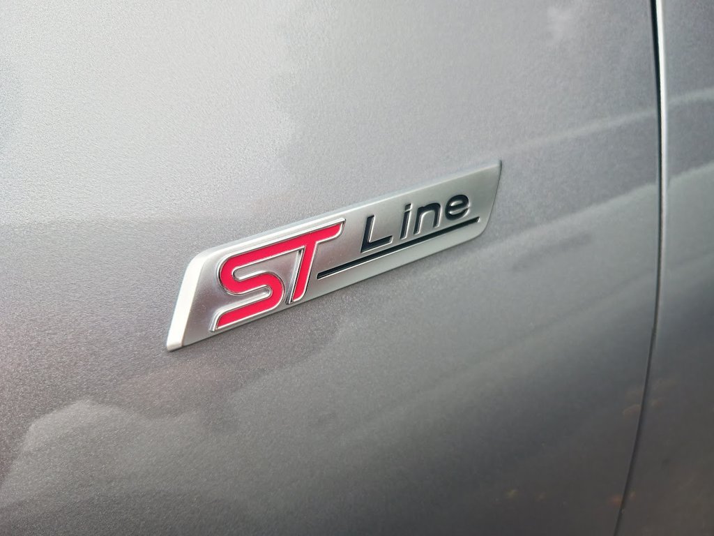 Used 2024 Ford Escape ST-Line w/ Tech Pack #1 AWD/4WD image 2