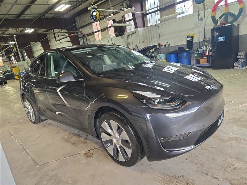 Used 2024 Tesla Model Y Long Range AWD/4WD image 5