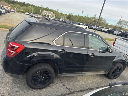 Used 2017 Chevrolet Equinox LT w/ Midnight Edition image 11