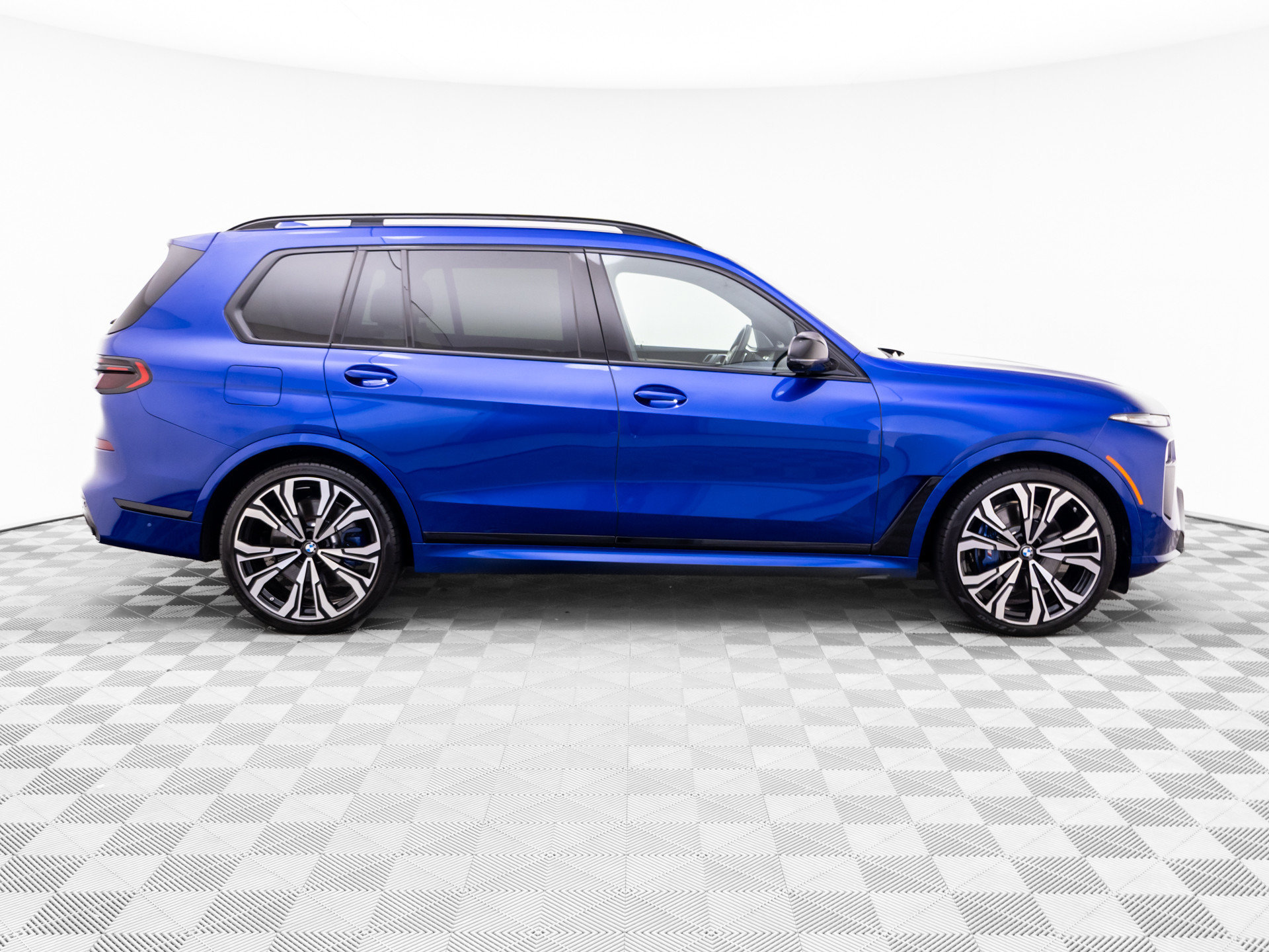 Certified 2025 BMW X7 M60i AWD/4WD image 6