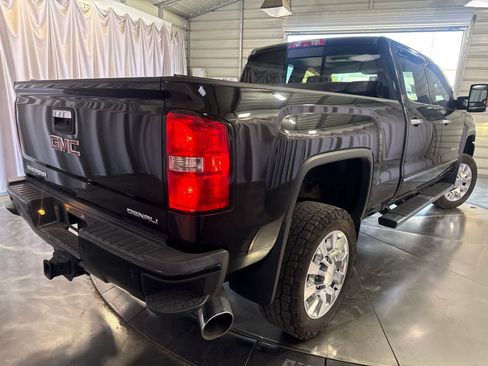 Used 2018 GMC Sierra 2500 Denali w/ Duramax Plus Package AWD/4WD image 5