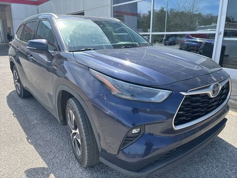 Used 2022 Toyota Highlander XLE image 4