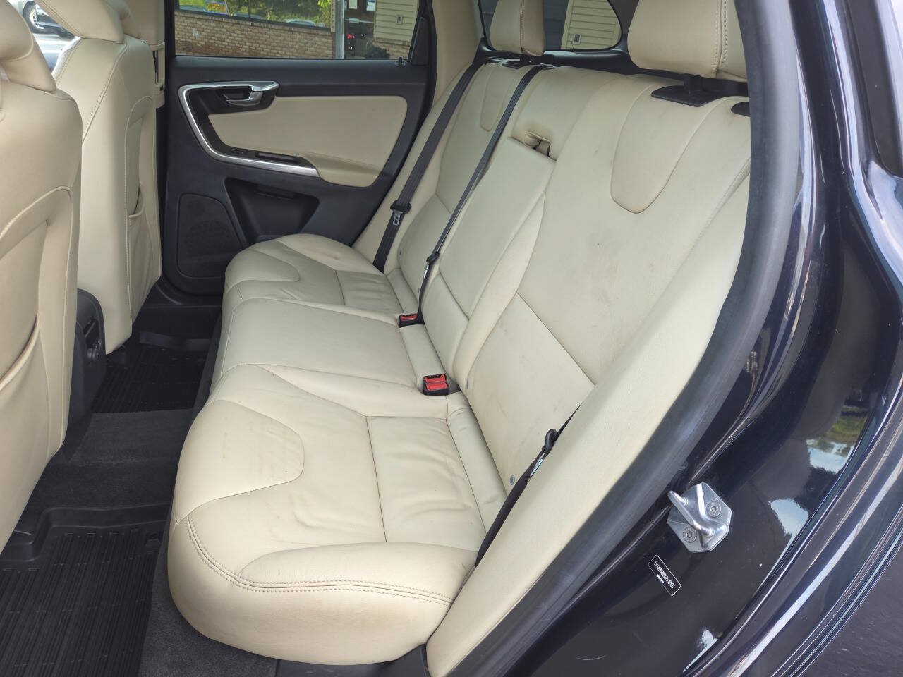 Used 2016 Volvo XC60 T6 Platinum w/ Climate Package AWD/4WD image 24