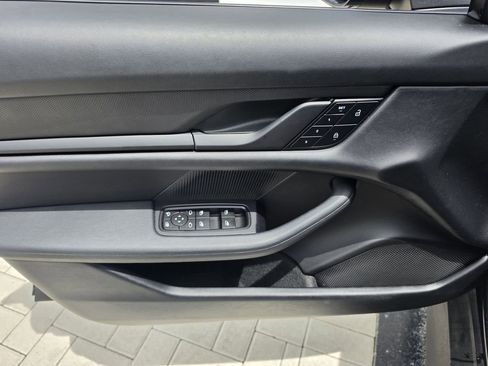 Used 2022 Porsche Taycan RWD image 14