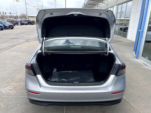 Used 2025 Honda Accord SE image 9