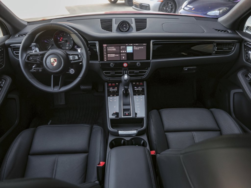 Certified 2026 Porsche Macan Turbo AWD/4WD image 35