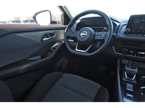 Used 2023 Nissan Rogue SV image 11