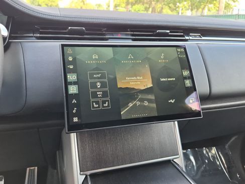 Certified 2024 Land Rover Range Rover SE AWD/4WD image 30