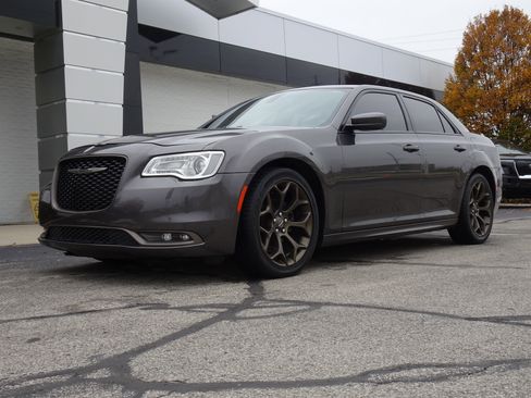 Used 2016 Chrysler 300 S w/ Light Group image 29