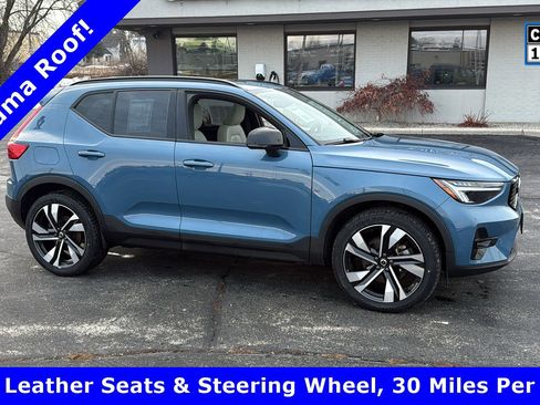 Used 2023 Volvo XC40 B5 Plus w/ Climate Package image 1