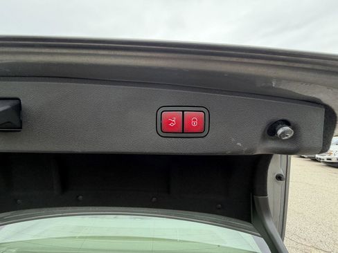 Used 2010 Mercedes-Benz E 350 Sedan image 32