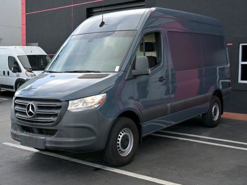 Used 2019 Mercedes-Benz Sprinter 144 image 3