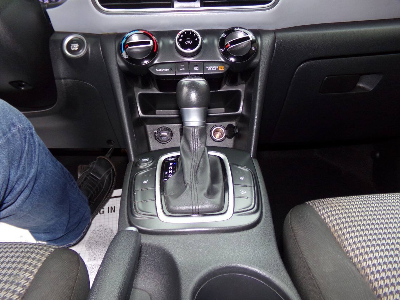Used 2020 Hyundai Kona SEL FWD image 40