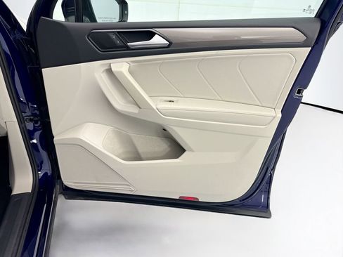 Certified 2023 Volkswagen Tiguan SE w/ Panoramic Sunroof Package image 23