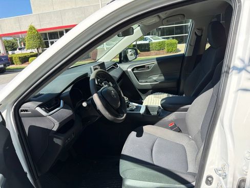 Used 2024 Toyota RAV4 LE AWD/4WD image 4