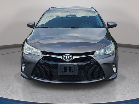 Used 2015 Toyota Camry SE FWD image 2