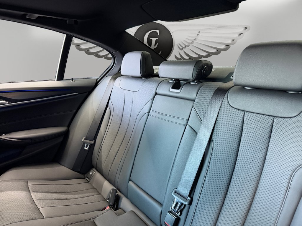 Used 2021 BMW 540i w/ M Sport Package RWD image 13