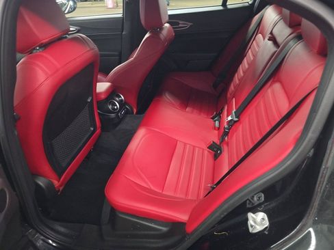 Used 2024 Alfa Romeo Giulia Veloce image 6