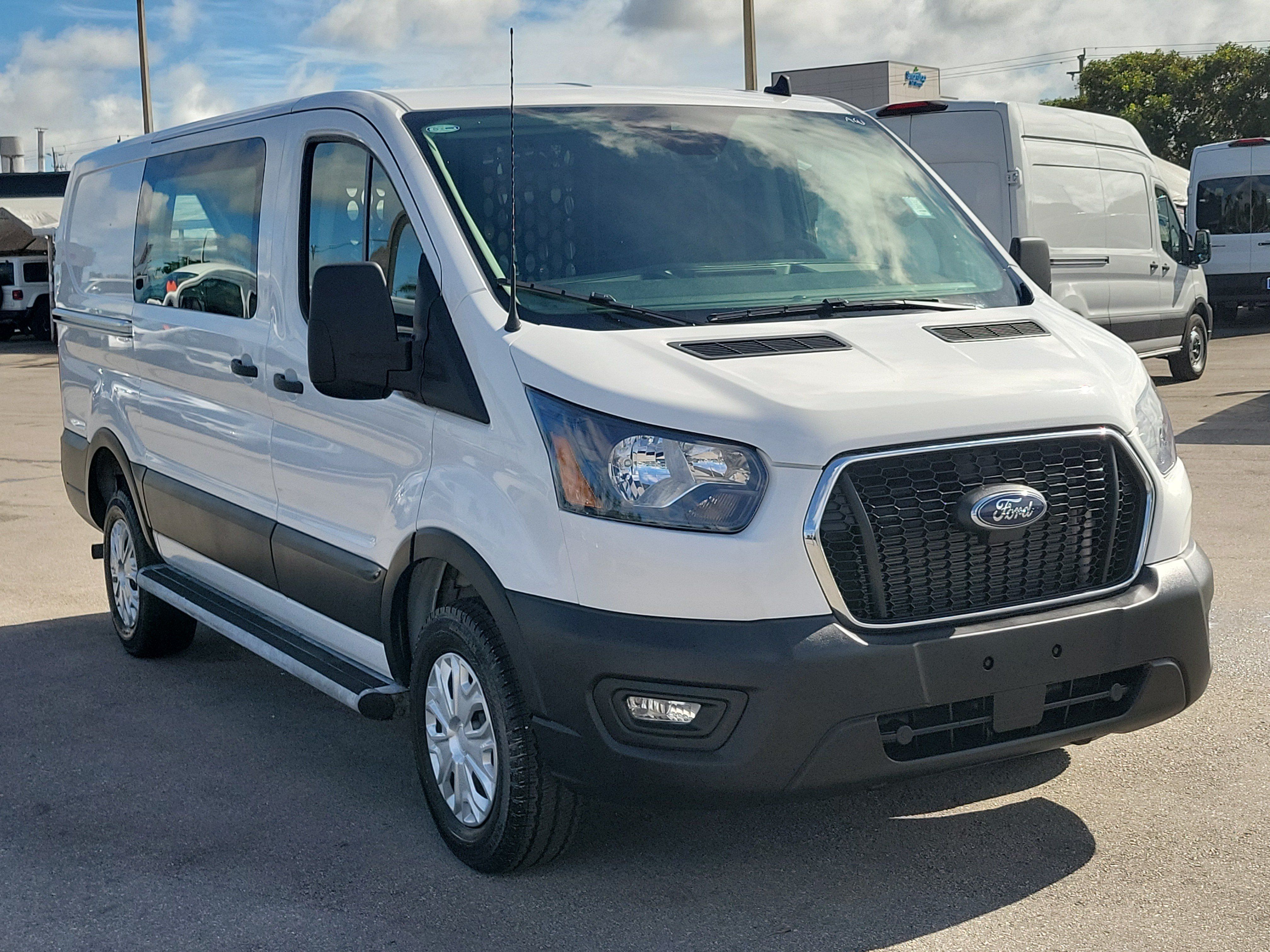 Used 2025 Ford Transit 250 Low Roof w/ Exterior Upgrade Package RWD image 3