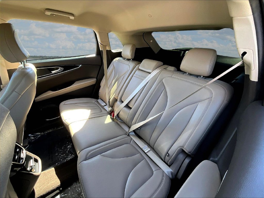 Used 2022 Lincoln Nautilus FWD w/ Premium Package image 22