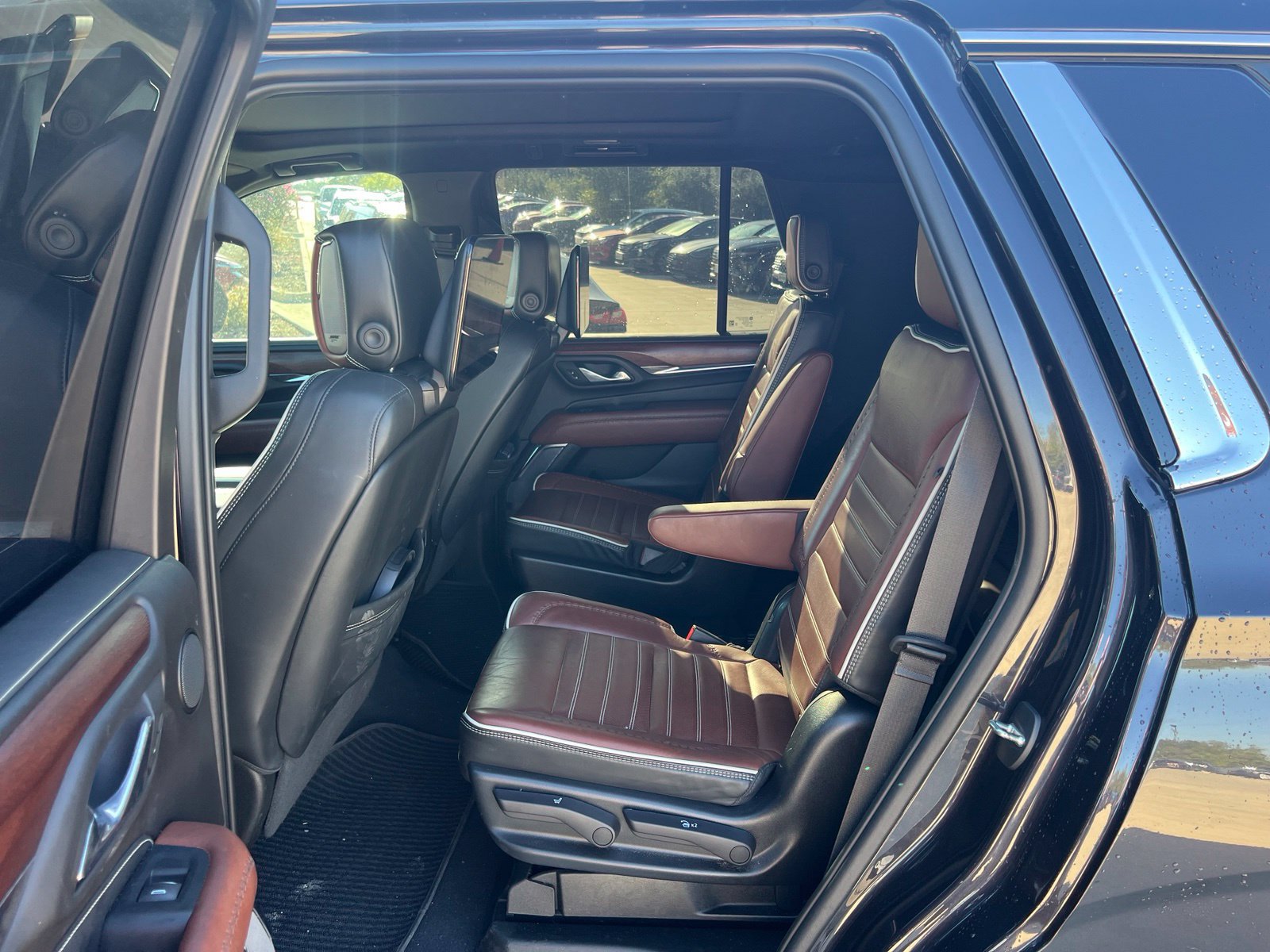 Used 2023 GMC Yukon Denali Ultimate AWD/4WD image 19