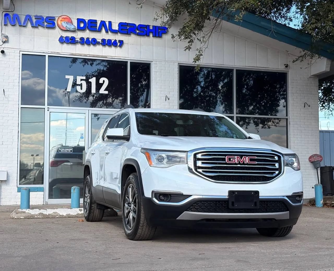 Used 2017 GMC Acadia SLT FWD image 1