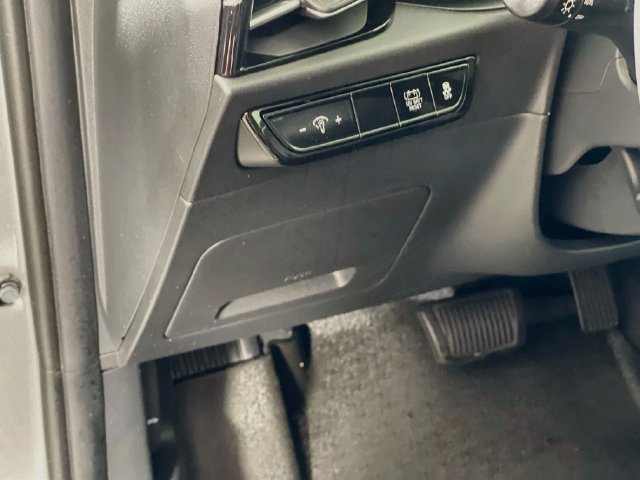 Used 2025 Kia Niro LX FWD image 11
