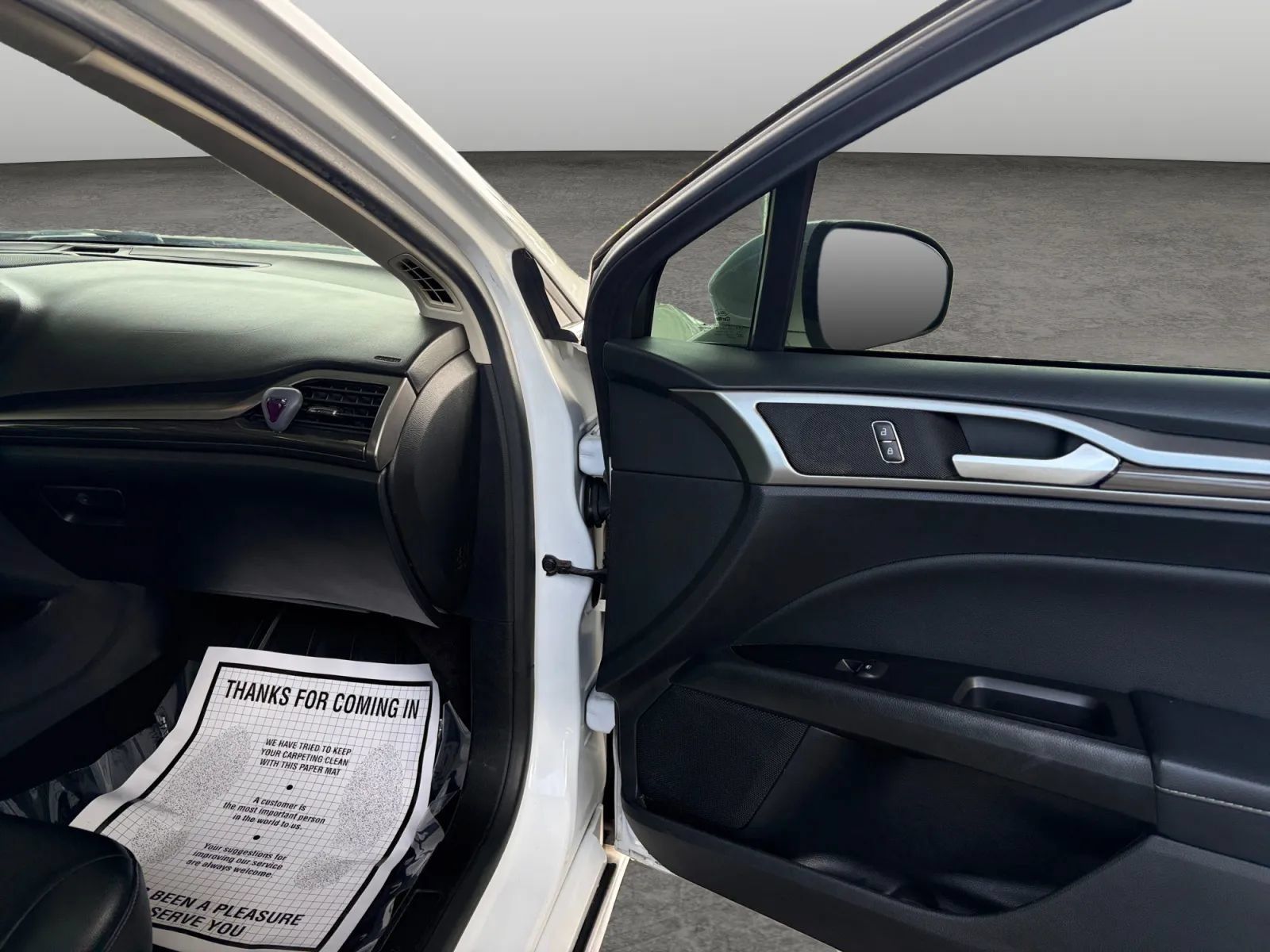 Used 2020 Ford Fusion SEL FWD image 19