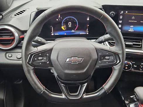 Used 2025 Chevrolet Trax RS w/ Driver Confidence Package FWD image 20