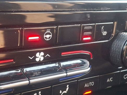 Used 2023 Jeep Grand Cherokee Altitude image 24