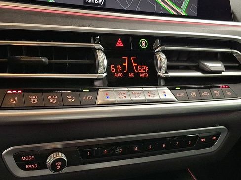 Used 2022 BMW X5 xDrive40i w/ M Sport Package AWD/4WD image 13