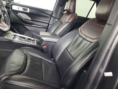 Used 2020 Ford Explorer Platinum w/ Premium Technology Package image 16