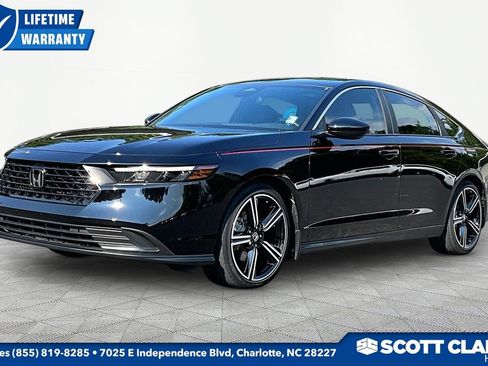 Used 2025 Honda Accord Sport image 3