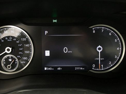 Used 2025 Genesis G70 2.5T image 16