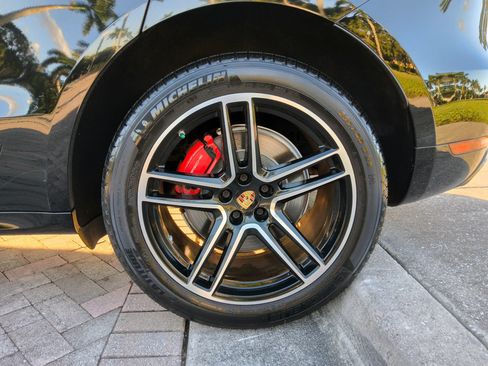 Used 2018 Porsche Macan Turbo AWD/4WD image 43