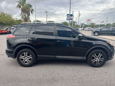 Used 2017 Toyota RAV4 LE FWD image 6